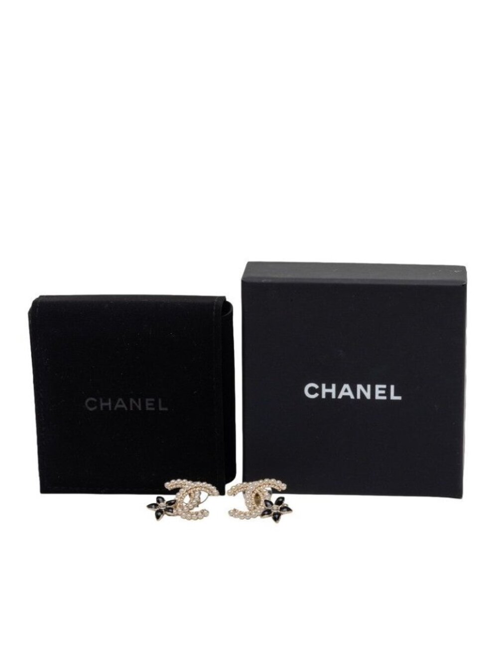 Chanel CC Logo Flower Stud Earrings Gold Black Faux Pearl Rhinestone Plated - Picture 4 of 4